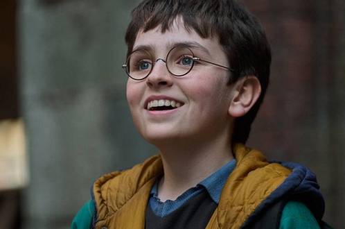 Harry Potter se vrací, ale tentokrát bude všechno jinak. Nové záběry ukázaly svět, který fanoušci poznají až překvapivě dobře
