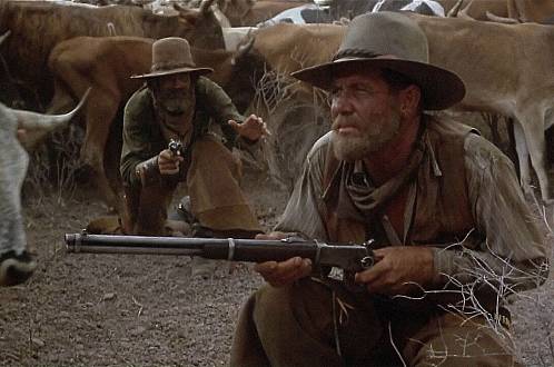 Zapomeňte na romantiku Divokého západu. Na obrazovky míří syrový western, který odstartoval kariéru hollywoodského giganta