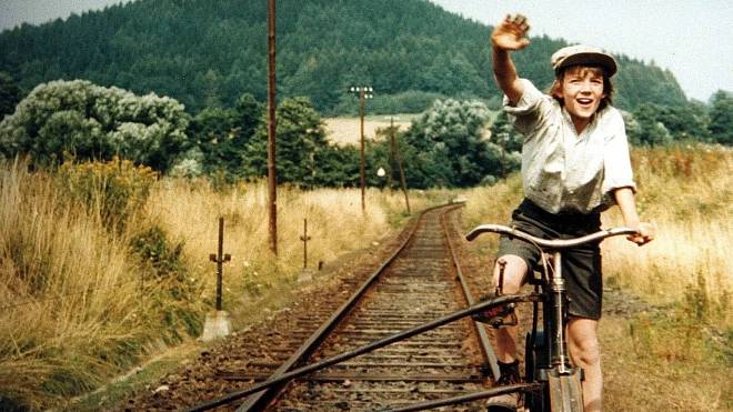 Jak dnes vypadá drzý Tomáš z Páni kluci. Herce po 62 letech poznáte jen stěží