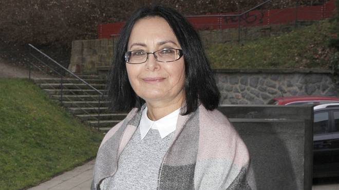 Bydlení herečky, které vypadá nenápadně, ale uvnitř skrývá rodinné poklady i luxusní bazén