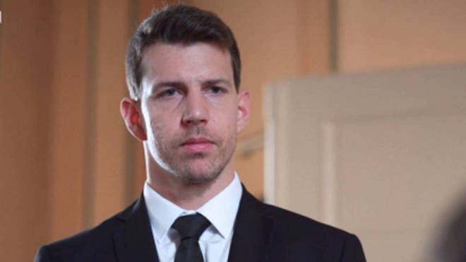 Drbárna ze Strání – Kamarádi: Vesnice má nového myslivečka, vidí sice jen na jedno oko, ale v zeleném mu to sluší