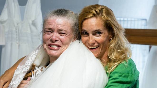 Nový český film míří na Netflix, překvapí hlavně Bydžovská