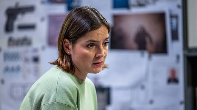 Ulice: Policistka uvažuje o pěstounské péči. Manželovi dělá z bytu dětský domov