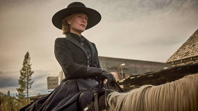 Netflix nakupuje, natáčí, vydělává, ale někdy přece jen šlápne trochu vedle. 7 epizod Opuštění unaví už po pár minutách