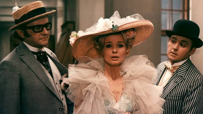 3 kultovní české komedie, které milují pouze lidé s vysokým IQ. Hlupáci je ocenit nedokážou