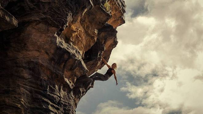 Netflix chystá pecku desetiletí: Charlize Theron bude bojovat o přežití v australské divočině