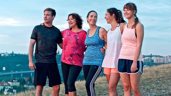 Zítra večer se celé Česko seběhne u televize: Prima vysílá nejvtipnější rodinnou komedii všech dob