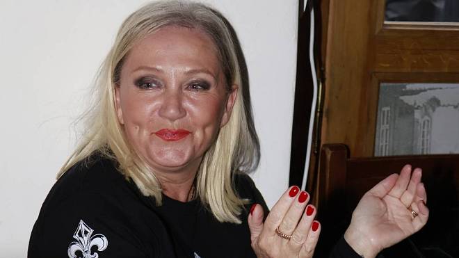 Tohle není domov zhýčkané hvězdy. Nahlédněte do podkrovního bytu Báry Basikové. Dýchne na vás láska, klid a pohoda