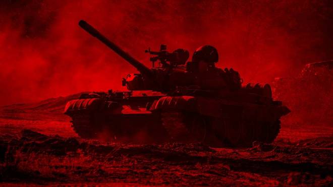 Válka, tank, paranoia, klaustrofobie a psychický rozpad. Češi hltají nový válečný film z Německa