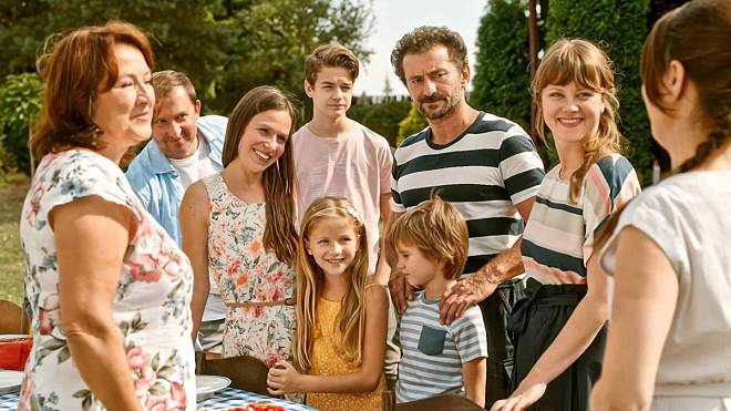 Proč mají české filmy rády rodinná témata? Univerzální příběhy a finanční dostupnost