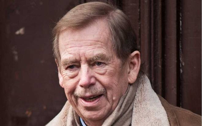 Film Havel aneb jak český prezident navrhl manželce a milence život pod jednou střechou