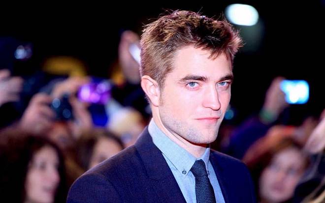 Nový Batman se zřejmě opět odkládá, covid-19 má mít i Robert Pattinson