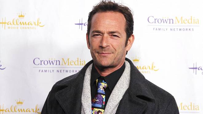 Před 55 lety se narodil Luke Perry, který se premiéry posledního filmu už nedožil