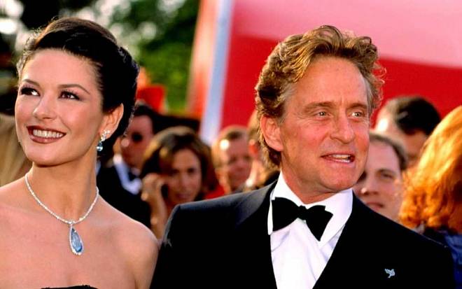 Catherine Zeta-Jones a Michael Douglas oslaví 20. výročí manželství kvůli koronaviru netradičně