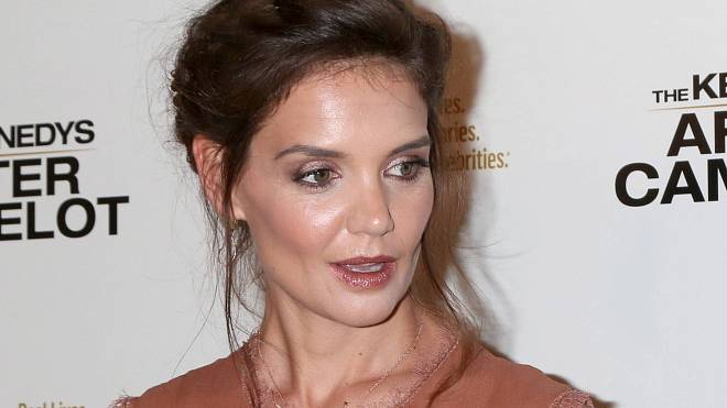 Katie Holmes na Netflixu –⁠ Z hvězdné manželky Toma Cruise až po žhavou kandidátku na Zlatou malinu