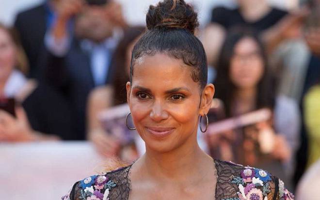 Tísňová linka: Halle Berry v kómatu. Co se během natáčení stalo