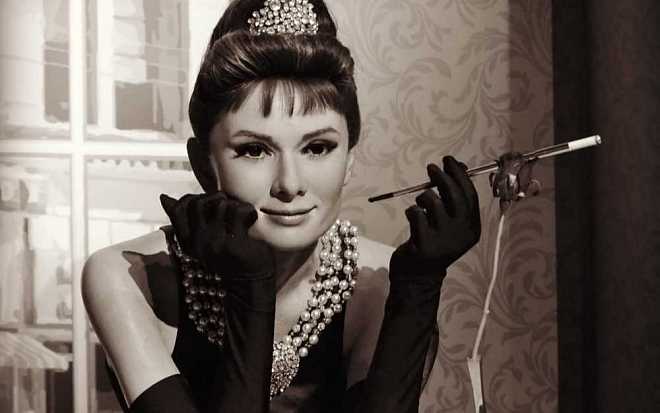 Snídaně u Tiffanyho: Proč hlavní roli nedostala Marilyn Monroe a kolik si vydělala Audrey Hepburn Snídaně u Tiffanyho: Proč hlavní roli nedostala Marilyn Monroe a kolik si vydělala Audrey Hepburn