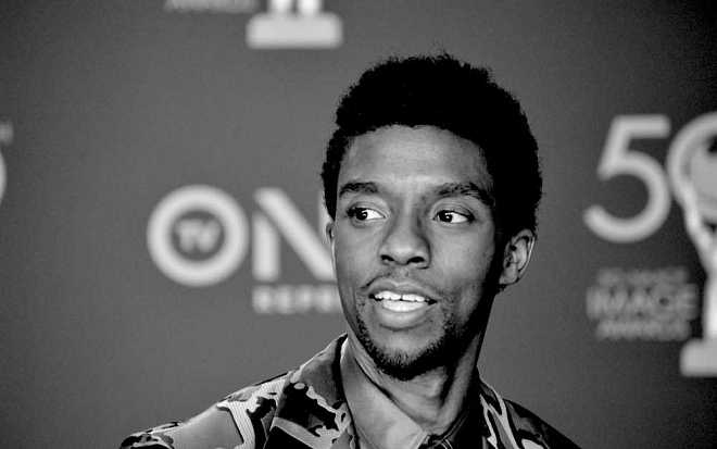 Zemřel představitel Black Panthera a Jamese Browna. Herec Chadwick Boseman prohrál čtyřletý boj s rakovinou Zemřel představitel Black Panthera a Jamese Browna. Herec Chadwick Boseman prohrál čtyřletý boj s rakovinou