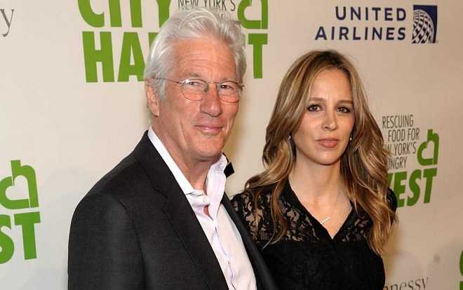 Tipli byste, že Richard Gere už má 71 let? Charisma mu ale rozhodně nechybí, jeho manželka je o 33 let mladší Tipli byste, že Richard Gere už má 71 let? Charisma mu ale rozhodně nechybí, jeho manželka je o 33 let mladší