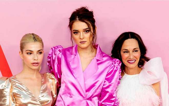 Zpěvačka Charlotte Lawrence patří k dalším celebritám, které se nakazili koronavirem. Co vzkázala fanouškům Zpěvačka Charlotte Lawrence patří k dalším celebritám, které se nakazili koronavirem. Co vzkázala fanouškům