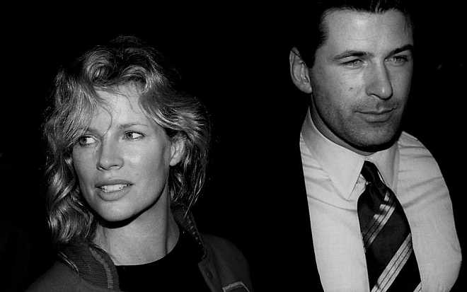 Kim Basinger: Křehká kráska, která ukázala ženám, že i hedvábná košilka může být svůdná Kim Basinger: Křehká kráska, která ukázala ženám, že i hedvábná košilka může být svůdná