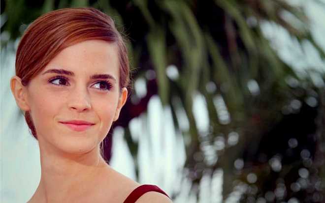 Z malé kudrnaté Hermiony je dnes sexy intelektuálka propagující single život. Co plánuje Emma Watson do budoucna Z malé kudrnaté Hermiony je dnes sexy intelektuálka propagující single život. Co plánuje Emma Watson do budoucna