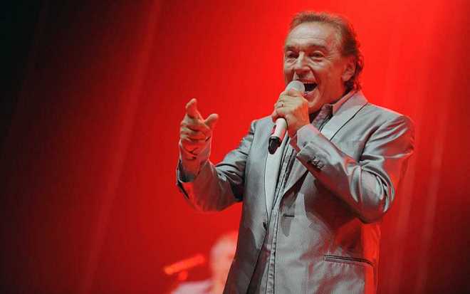 Karel Gott si zahrál více než 30 filmových rolí. Té vysněné se ale nedočkal Karel Gott si zahrál více než 30 filmových rolí. Té vysněné se ale nedočkal
