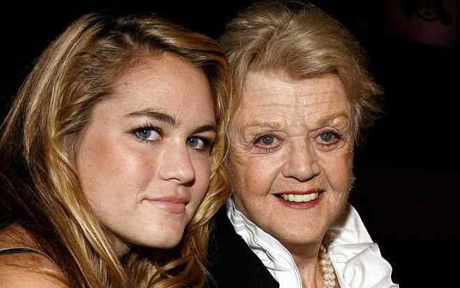 Angela Lansbury alias Jessica Fletcherová oslavila 95. narozeniny. Před 45 lety odmítla roli ve filmu Miloše Formana Angela Lansbury alias Jessica Fletcherová oslavila 95. narozeniny. Před 45 lety odmítla roli ve filmu Miloše Formana