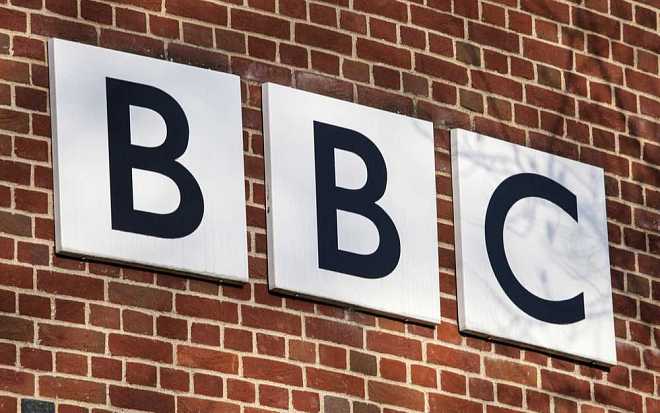 Seriálové lahůdky z tvorby televizní stanice BBC, které milují lidé nejen v Británii Seriálové lahůdky z tvorby televizní stanice BBC, které milují lidé nejen v Británii