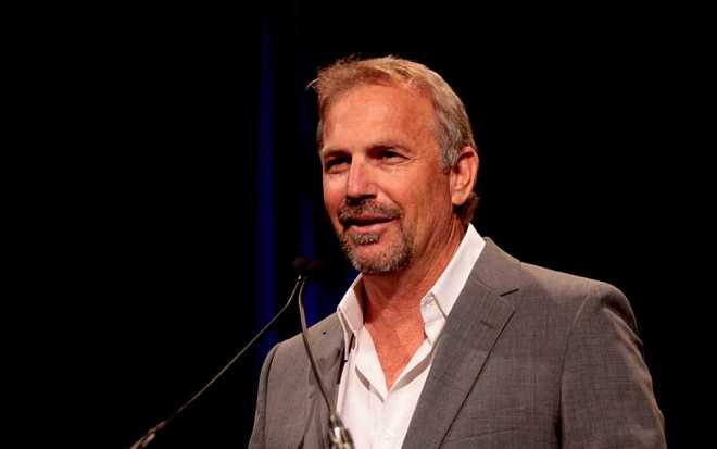 Vodní svět (1995): Až do natočení Titanicu nejdražší film všech dob. Kolik do něj investoval Kevin Costner? Vodní svět (1995): Až do natočení Titanicu nejdražší film všech dob. Kolik do něj investoval Kevin Costner?
