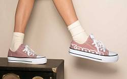 Sportovní outfit s módním nádechem - podívejte se, které modely tenisek jsou aktuálně trendy!